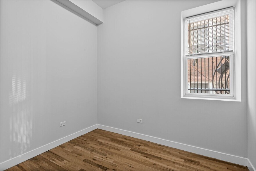 Building Photo - 7451 N Greenview Ave