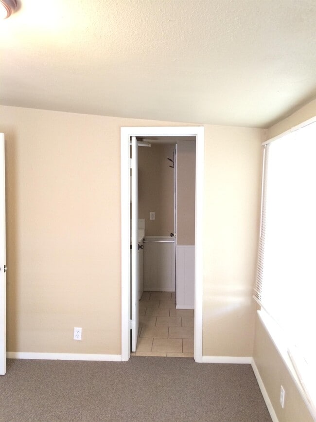 Building Photo - 4207 N Beaver Ave