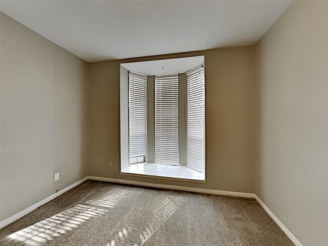 Building Photo - 6629 Queensclub Dr
