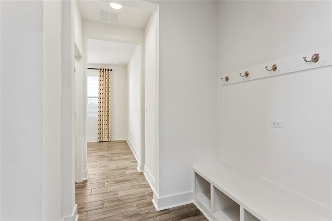 Building Photo - 9109 Moonstone Dr