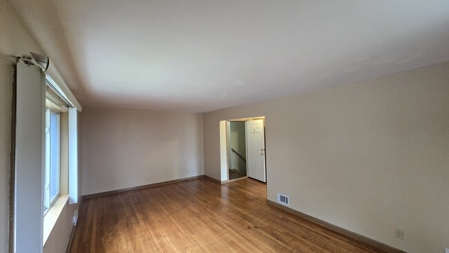 Building Photo - 426 Rushmore Ln