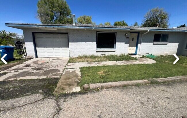 Building Photo - "Charming 2-Bedroom Oasis in Boise's Heart...
