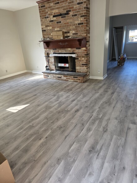 Living Room - 105 Broad St