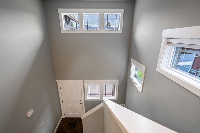 Building Photo - 3 Bedroom Townhome at The Vineyard