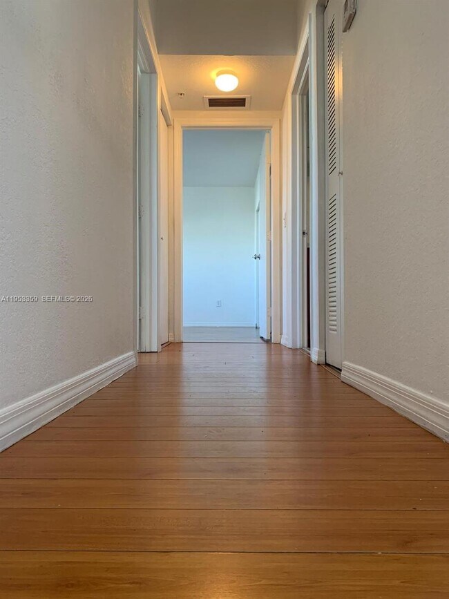 Building Photo - 36 NW 6th Ave