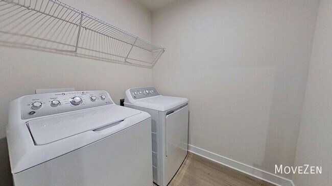 Building Photo - 208 Lograto Ln