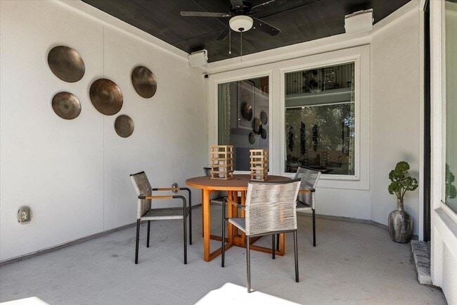 Building Photo - 212 Barton Oak Trl