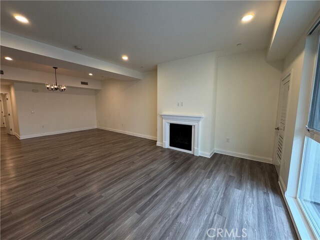 Building Photo - 14934 Burbank Blvd