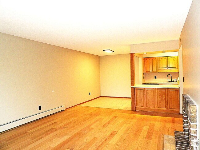 Building Photo - Beautiful 2 Bed | 2 Bath Condo in Roseville