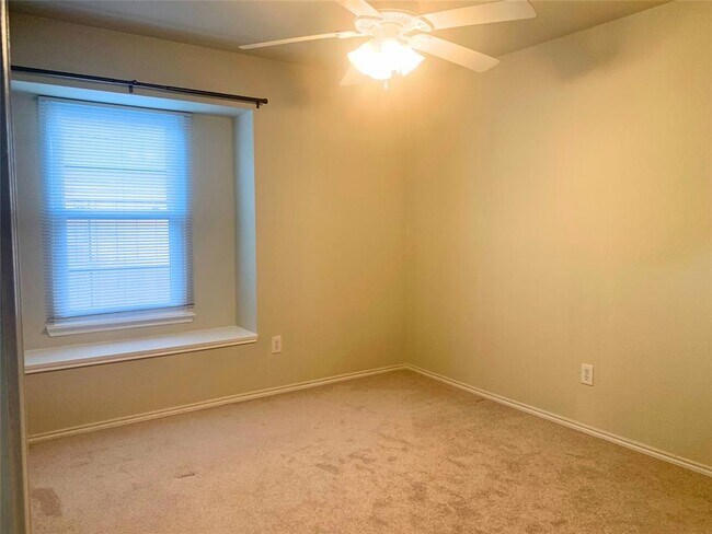 Building Photo - 313 Foreston Dr