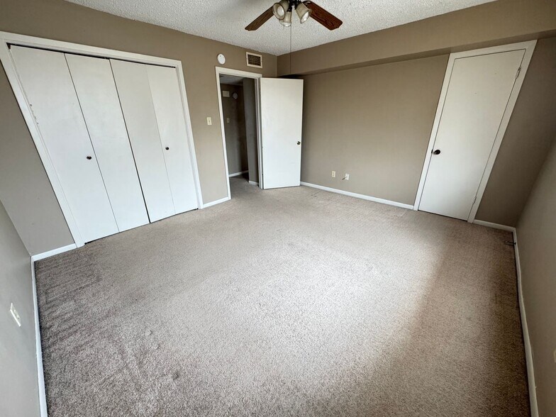 Building Photo - 2202 Hunt Dr