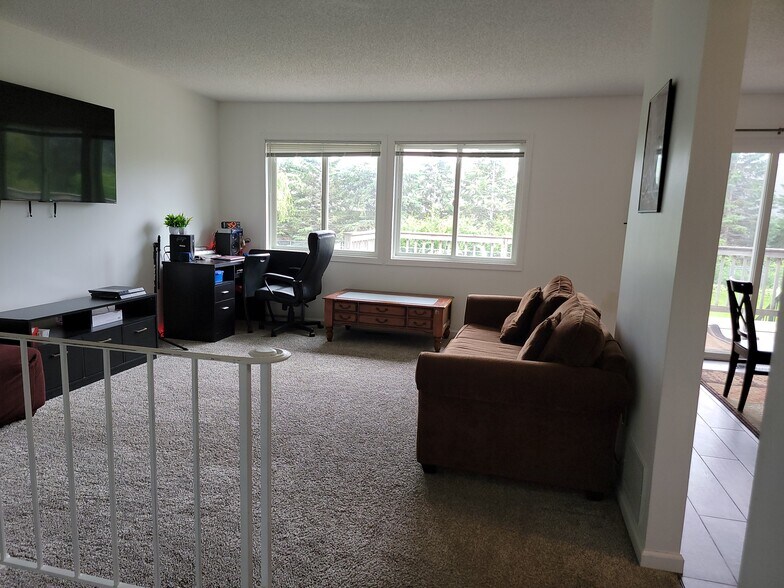 Living room - 4557 Scott Trl