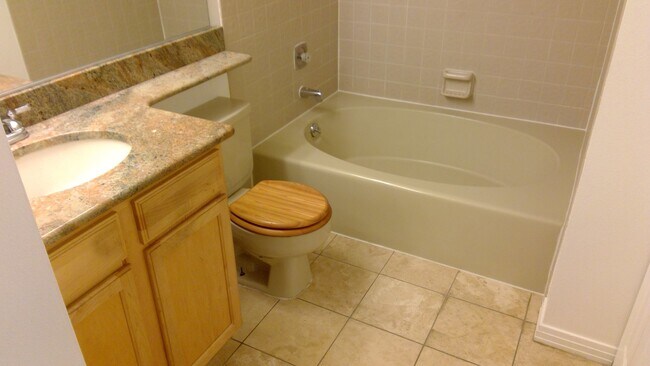 Building Photo - Condo for rent - Aurora CO 80017 - 1bd 1 ba, just minutes away from Buckley AFB