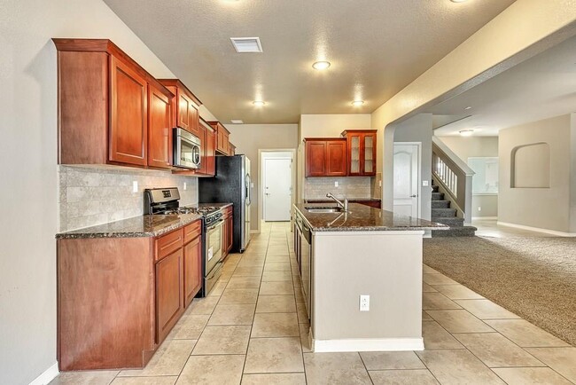 Building Photo - 3873 Loma Brisa Dr