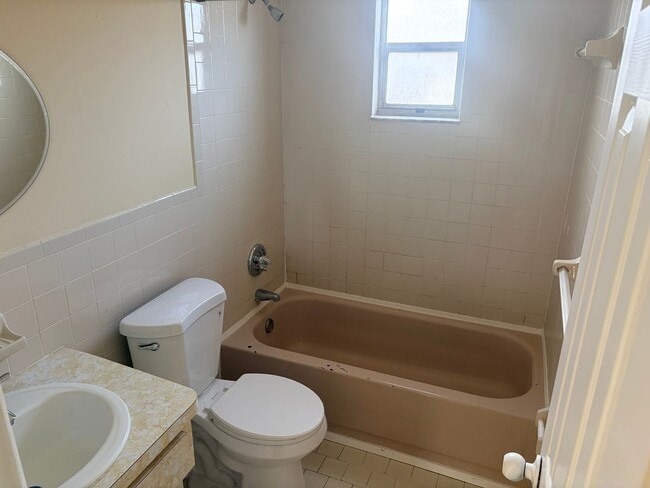 Building Photo - 5743 Elm St