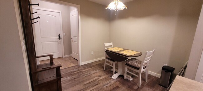 Building Photo - Monterra Delight on Main floor fully furni...