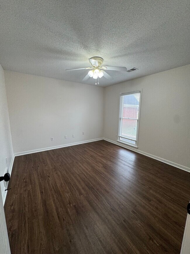 Building Photo - 1966 Abbott Cove