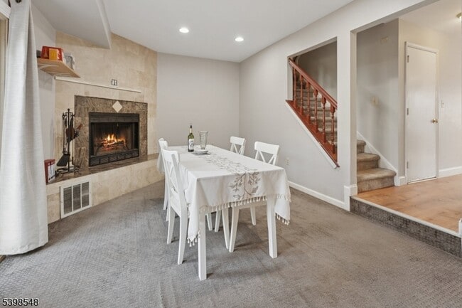 Building Photo - 360 Cotswold Pl