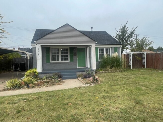 Primary Photo - 2 bed, 1 bath all updated and includes ful...