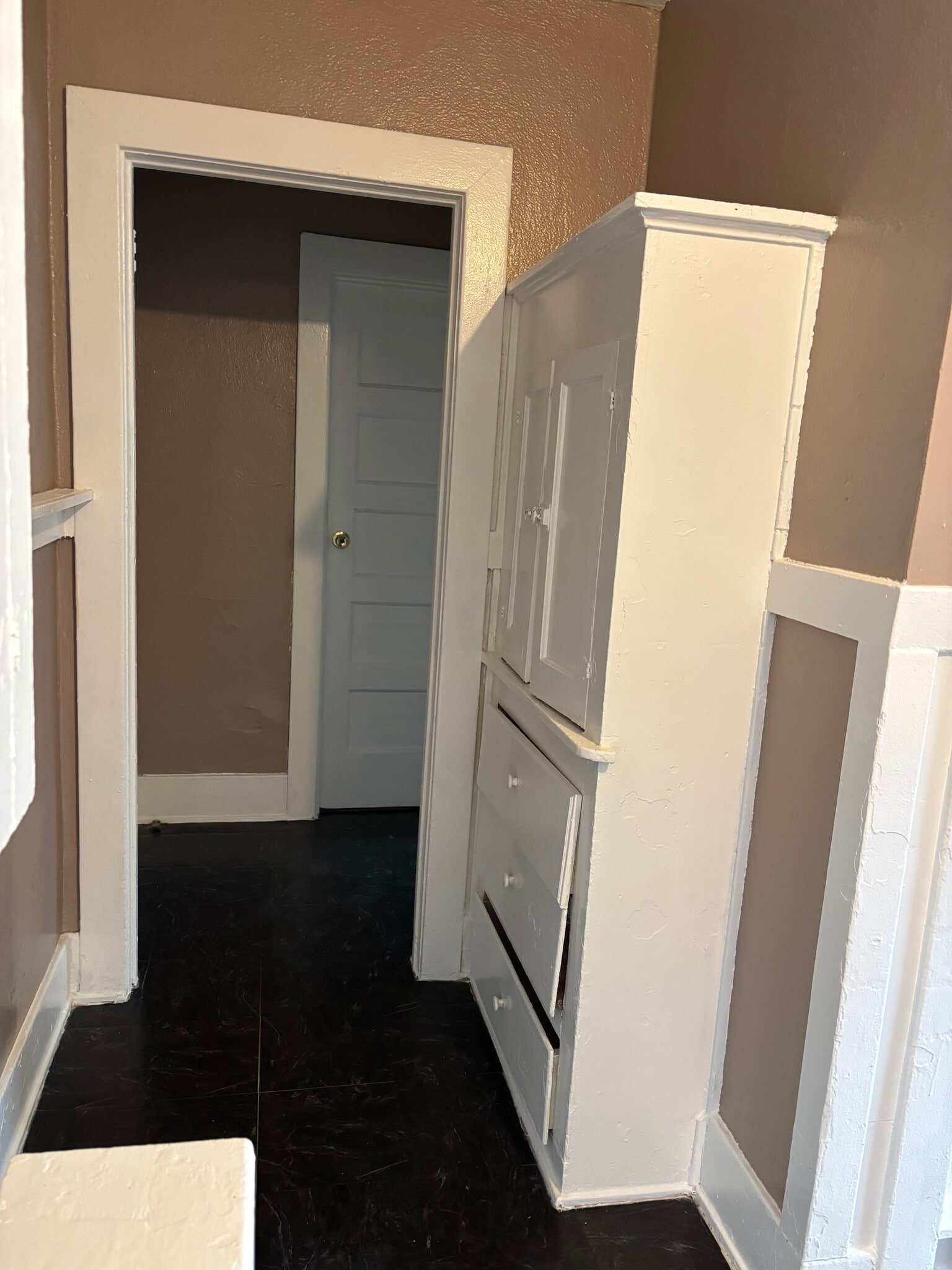 kitchen - 722 1/2 W 41st Dr