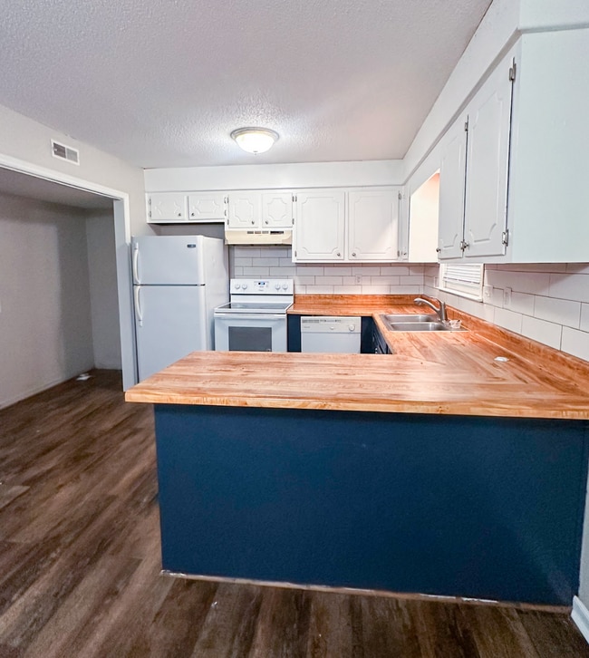 Building Photo - Spacious 3BR Home Near Downtown Clemson – Available 8/20, Only $1,300/Month!