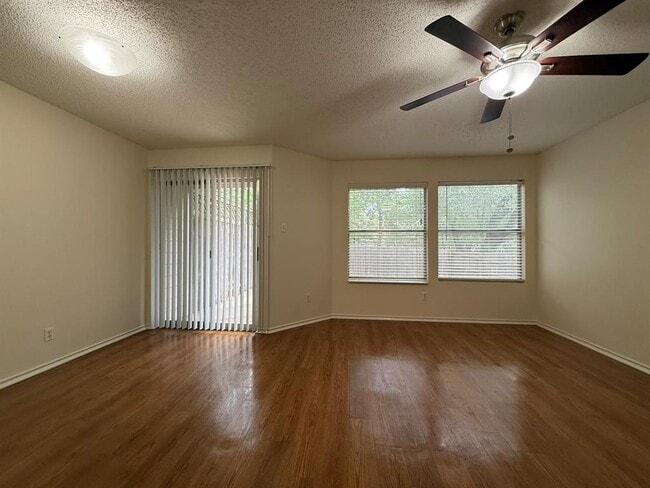 Building Photo - 2304 Granberry Dr