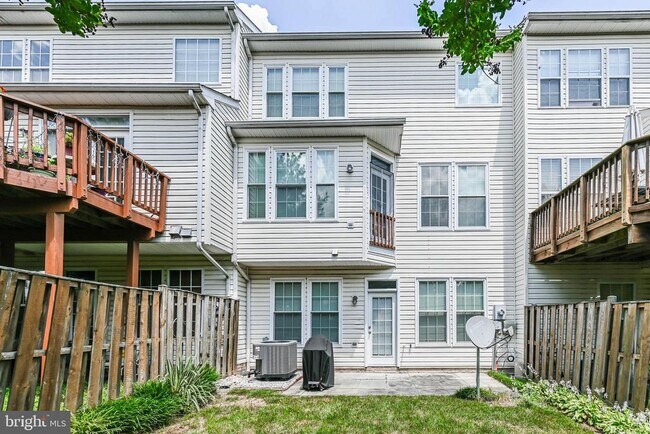 Building Photo - 829 Valemount Terrace NE