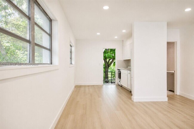 Building Photo - 355 NE 55th Terrace