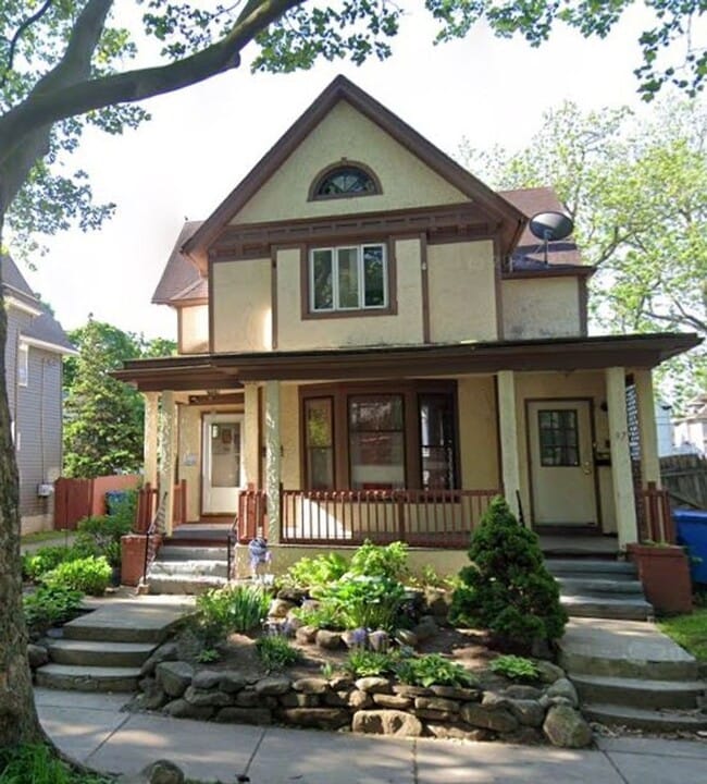 Building Photo - 97 Glendale Park