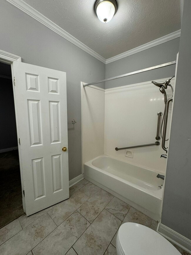 Building Photo - 301 Golden Pond Dr