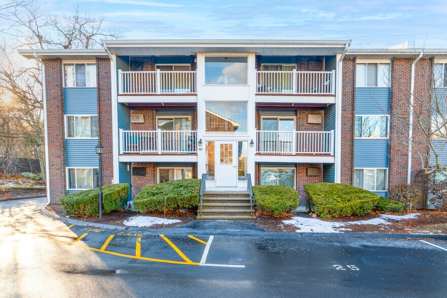 Building Photo - 10 Woodcrest Ct