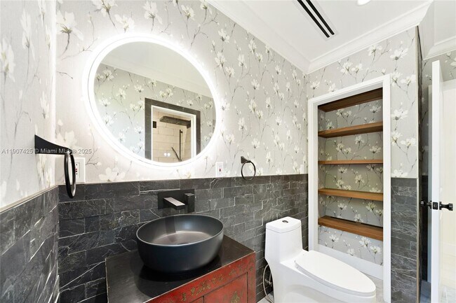 Building Photo - 501 NW 45th St