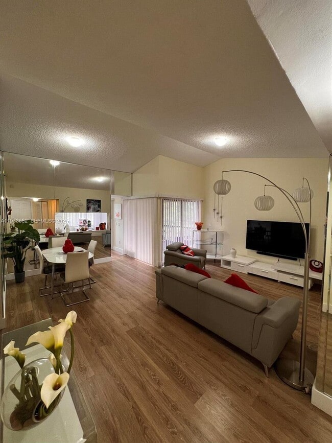 Building Photo - 1301 S Franklin Ave