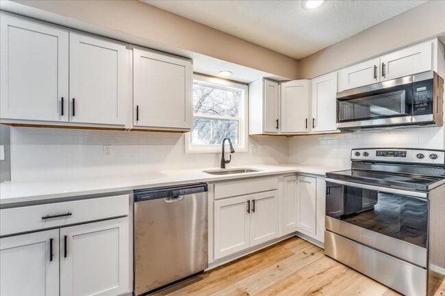 Building Photo - 309 Willow