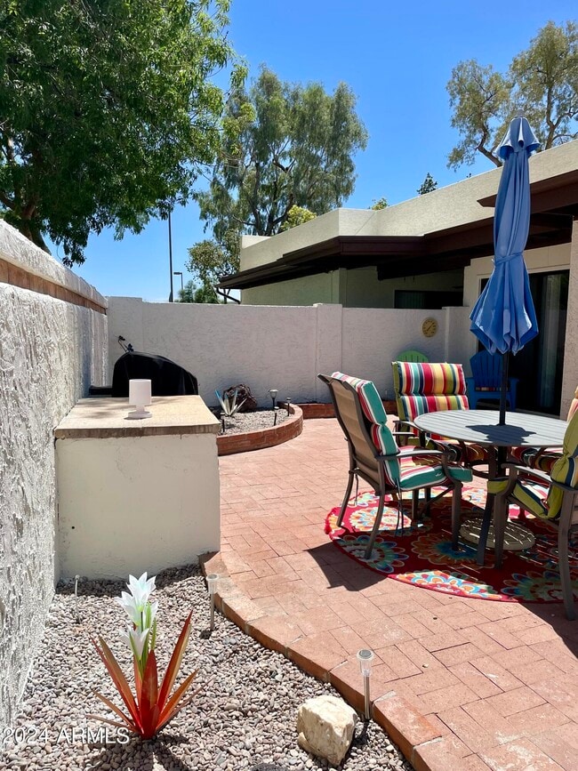Building Photo - 9226 E Altadena Ave
