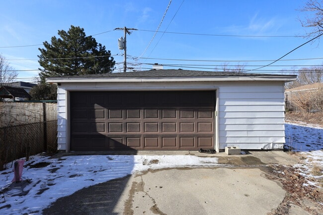 Building Photo - 9622 N Kildare Ave