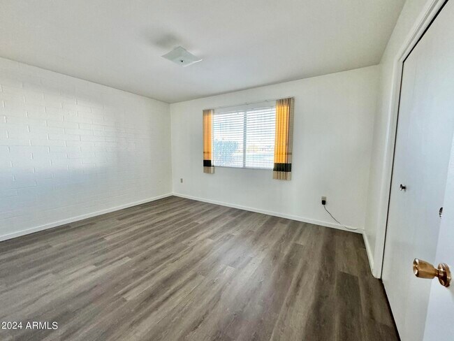 Building Photo - 10012 N 103rd Ave