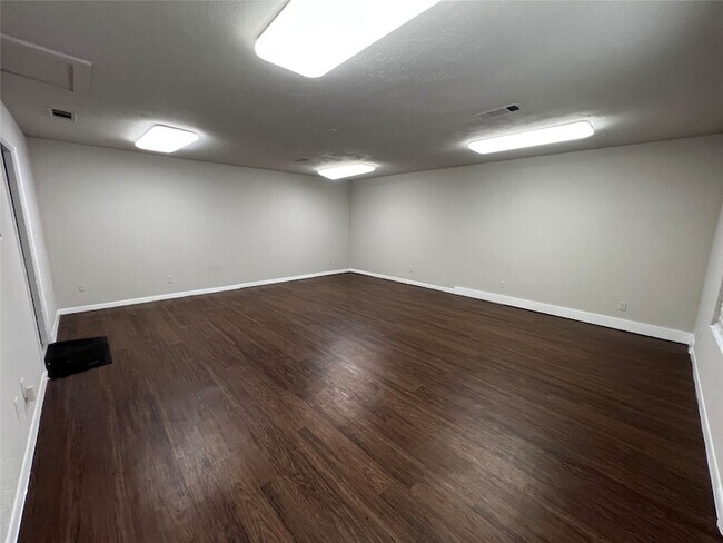 Building Photo - 513 Stewart Ln