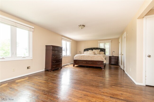 Building Photo - 25035 Penshurst Dr