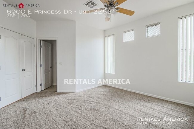 Building Photo - Beautiful Condo in Larronata