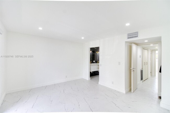 Building Photo - 5235 SW 40th Ave