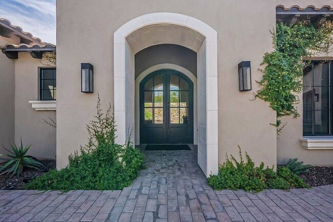 Building Photo - Luxury Home ready for January Move-in