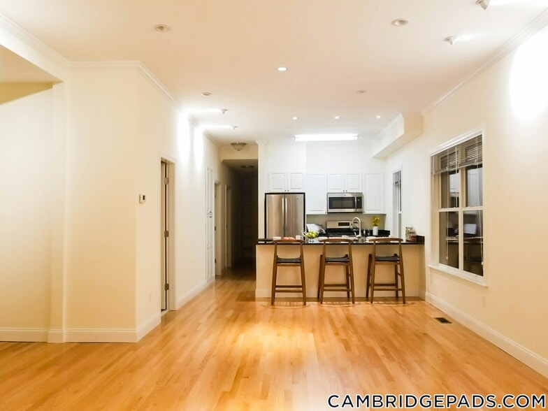 Building Photo - 15 Langdon St