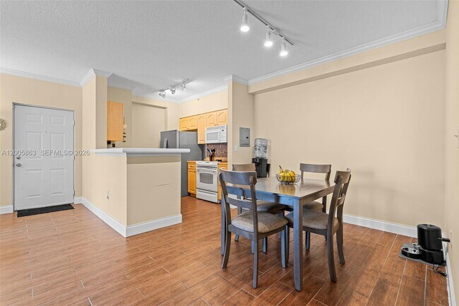 Building Photo - 6841 SW 44th St