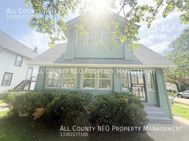 Building Photo - 126 E Mapledale Ave