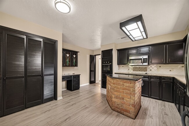 Building Photo - 7527 N Hollow Cir