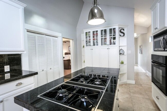 Building Photo - Newly Updated 3-Bedroom House in the Desir...