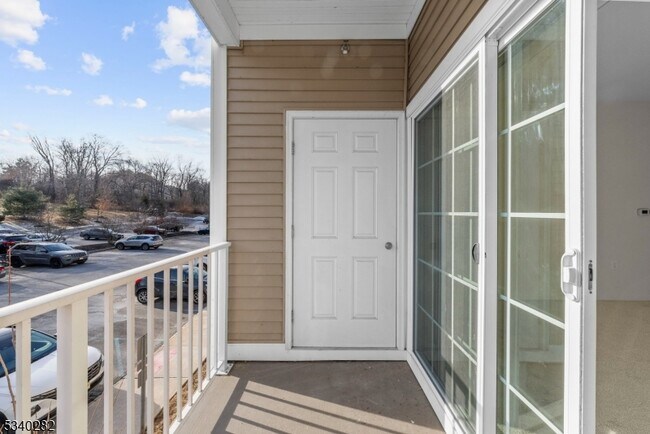 Building Photo - 18 Park Dr