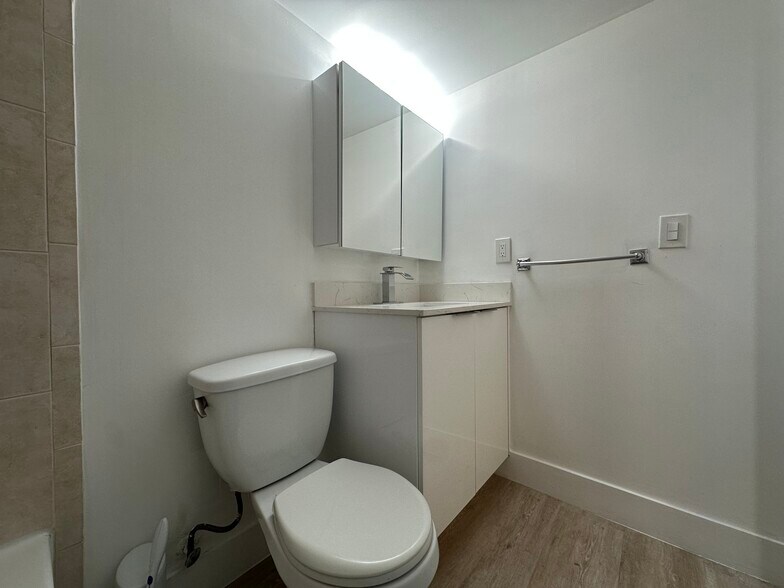 Building Photo - 10900 SW 104th St