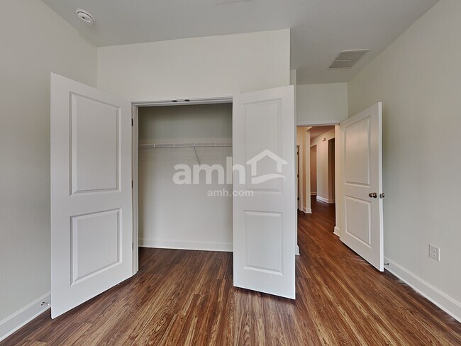 Building Photo - 5810 Hampton Creek Rd